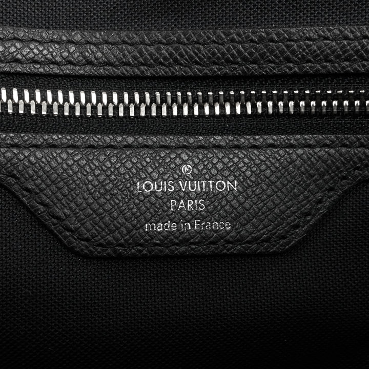 roman mm taiga leather messenger bag
