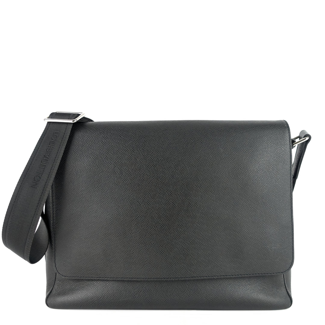 roman mm taiga leather messenger bag