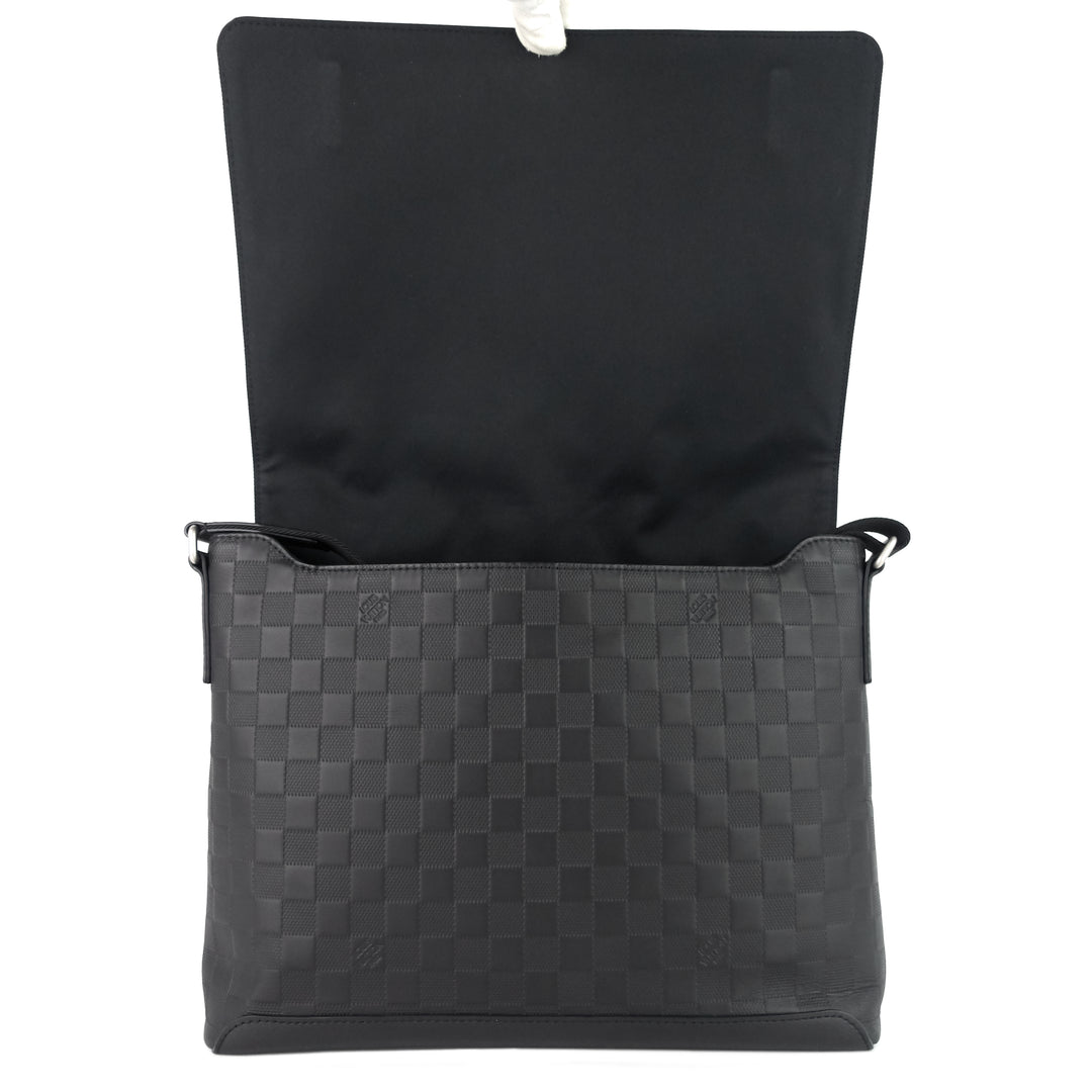 district damier infini leather messenger mm bag