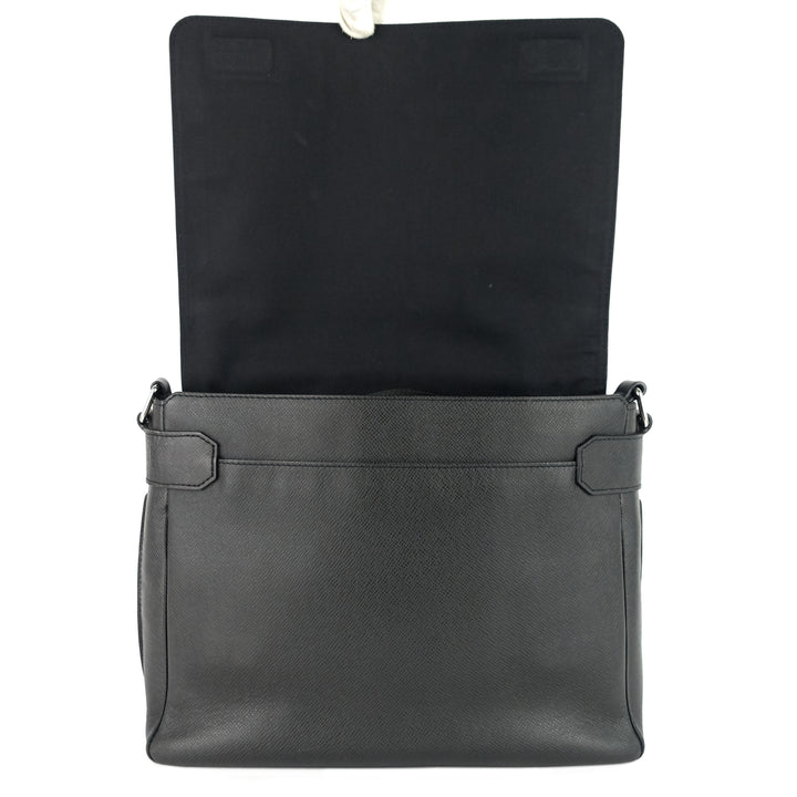 roman mm taiga leather messenger bag