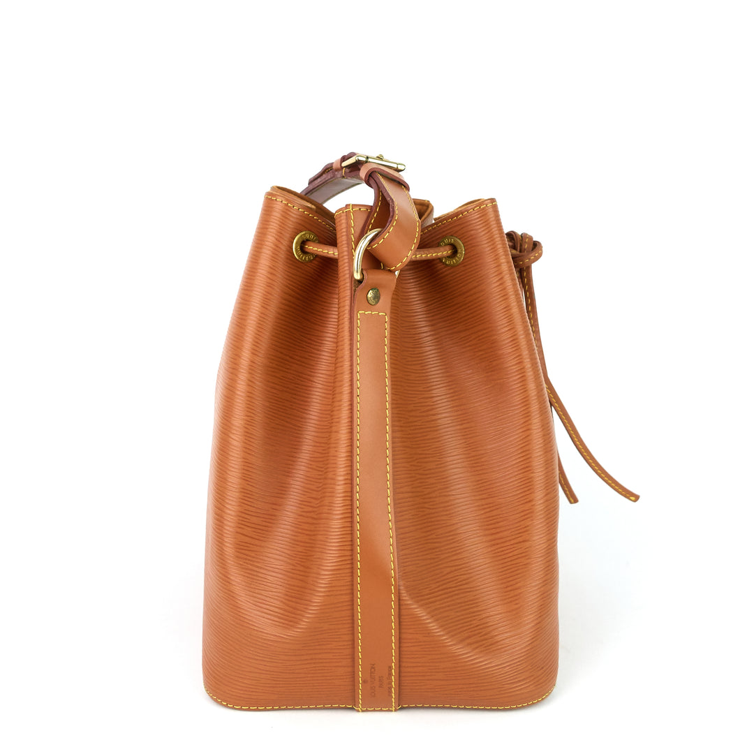 petit noé cipango gold epi leather bag