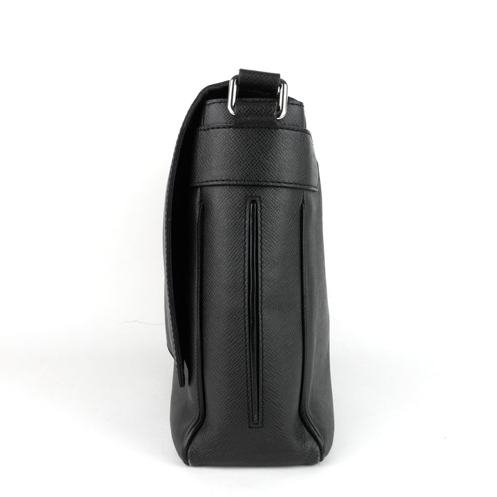 roman mm taiga leather messenger bag