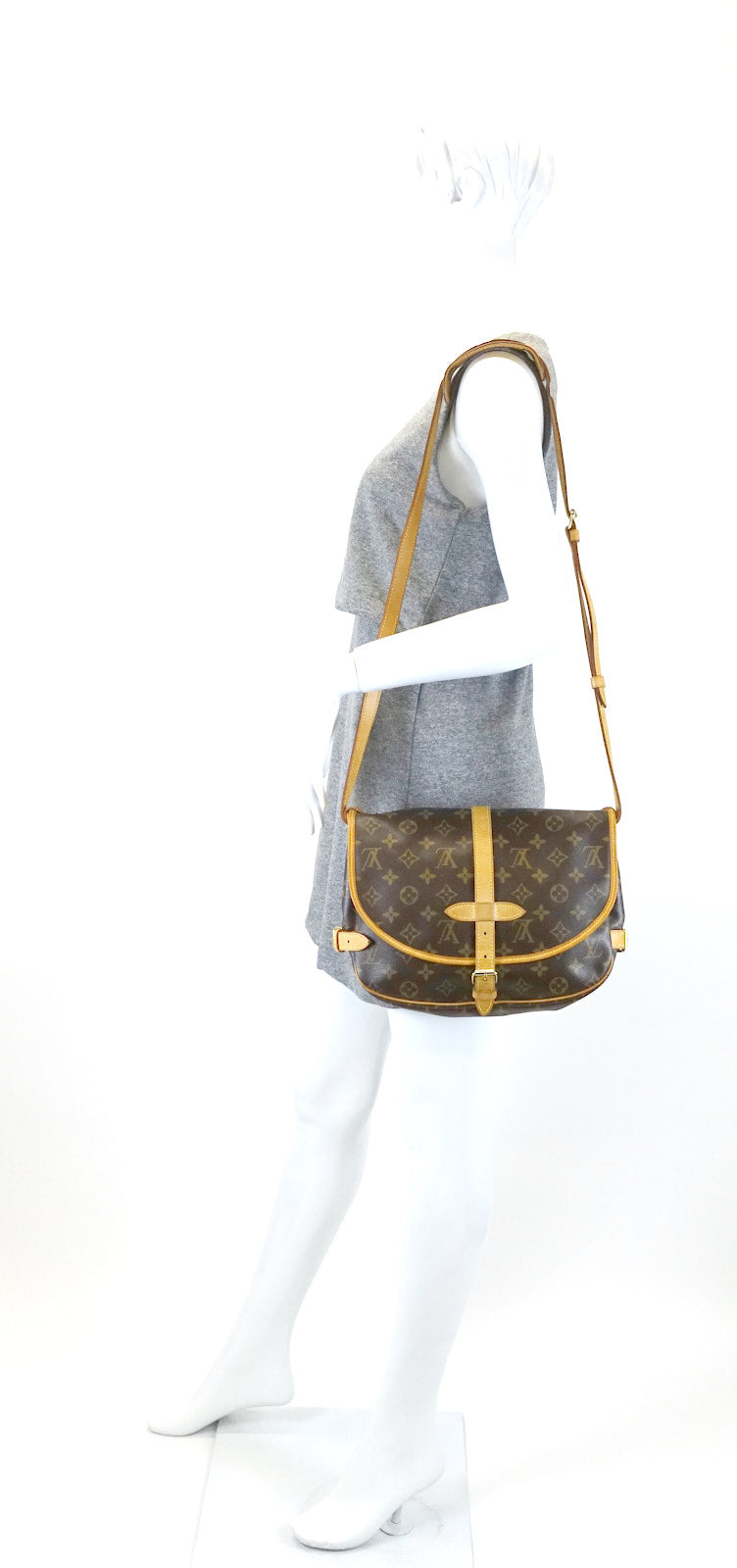 saumur 25 monogram canvas shoulder bag