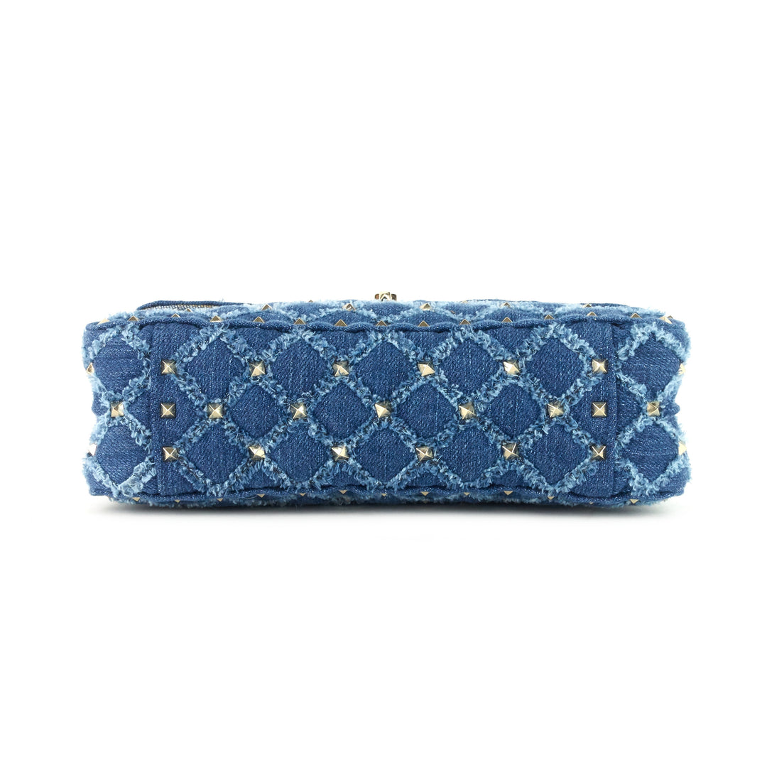 rockstud spike medium matelassé denim flap bag