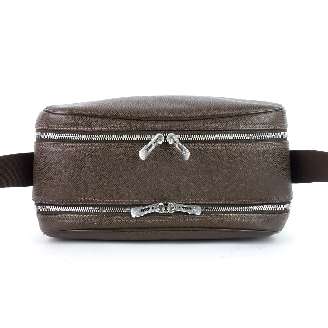 reporter pm taiga leather bag