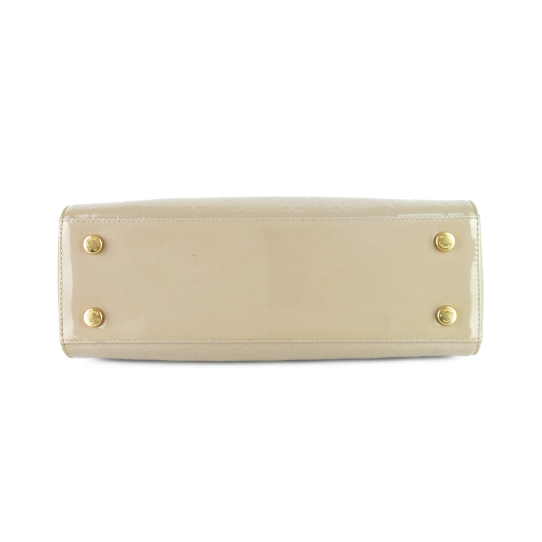 brea mm beige poudre monogram vernis leather bag