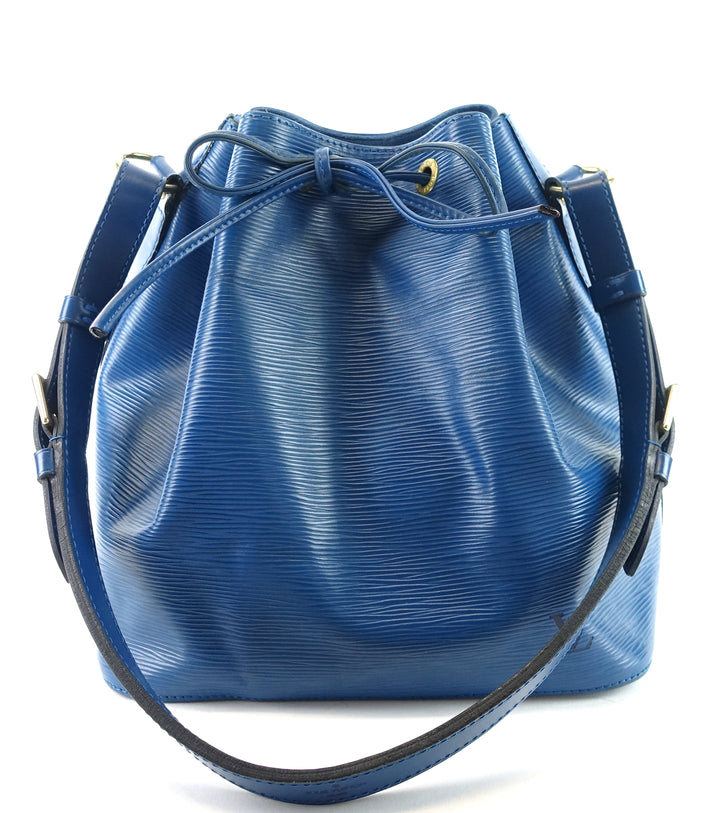 petit noe blue epi leather shoulder bag