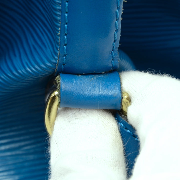 petit noe blue epi leather shoulder bag