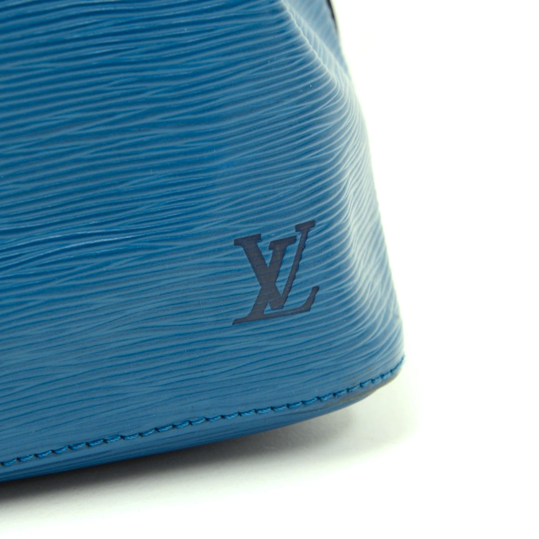 petit noe blue epi leather shoulder bag