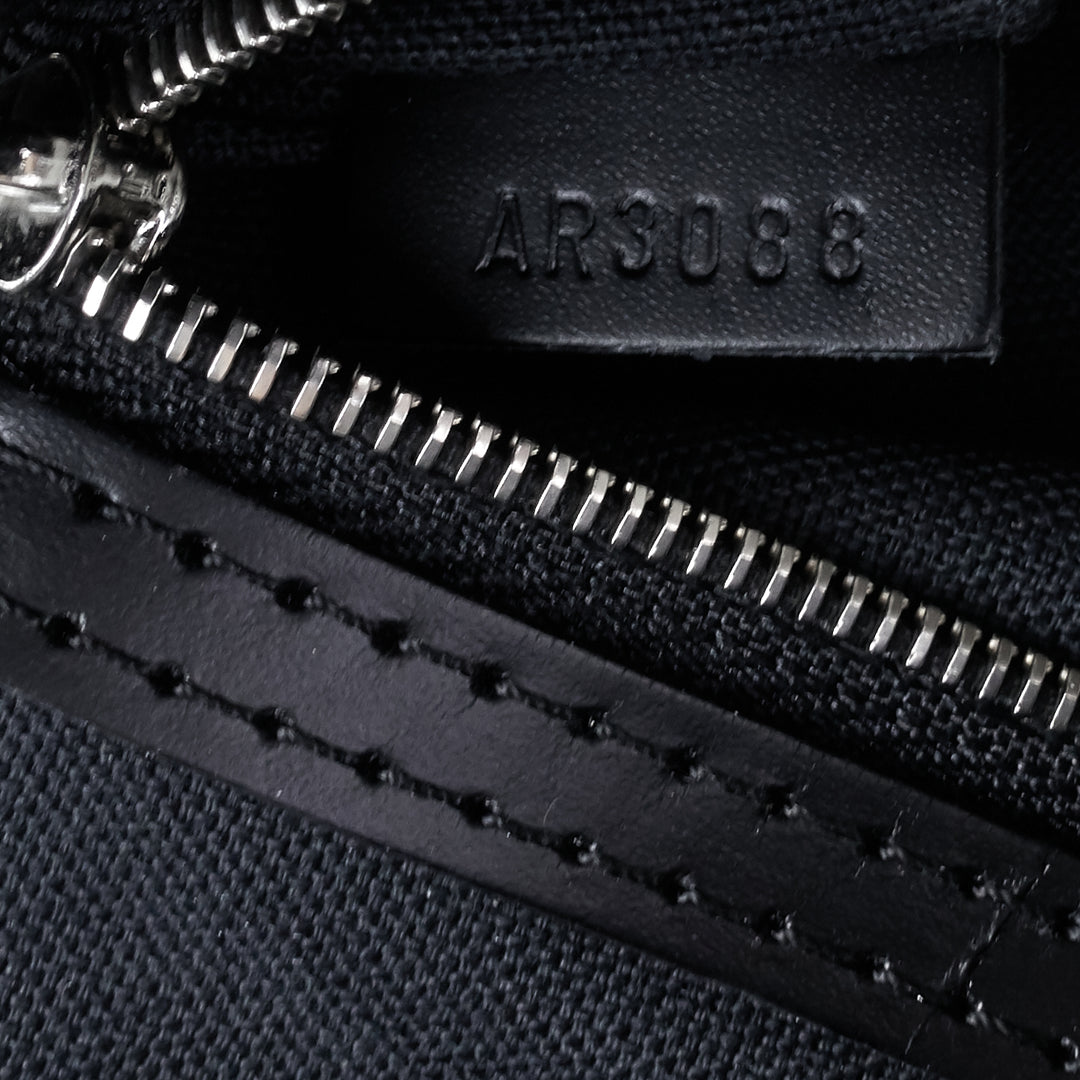 leoh damier graphite canvas messenger bag