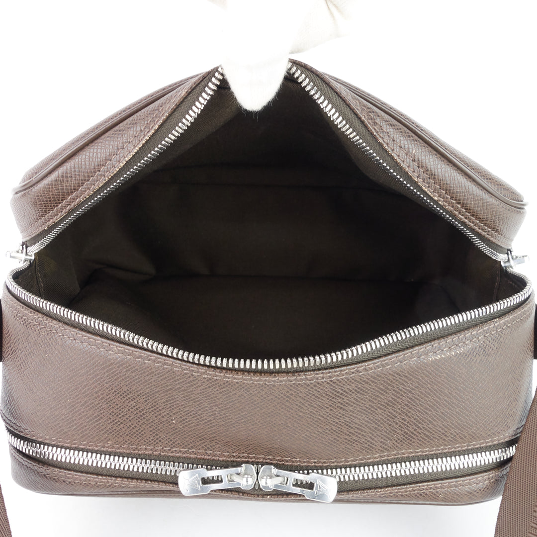 reporter pm taiga leather bag