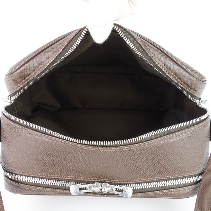reporter pm taiga leather bag