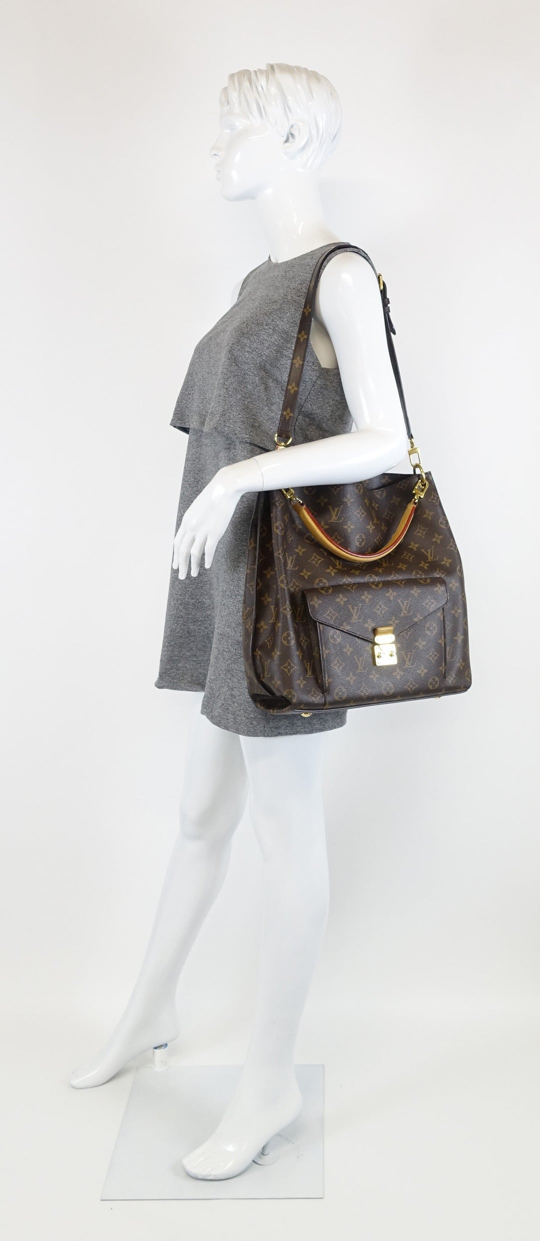 metis monogram canvas hobo bag