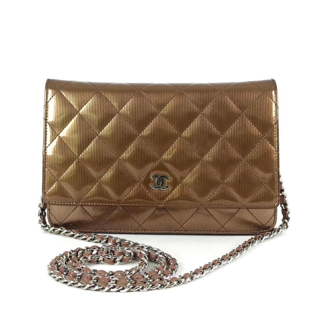 wallet on chain patent leather bag