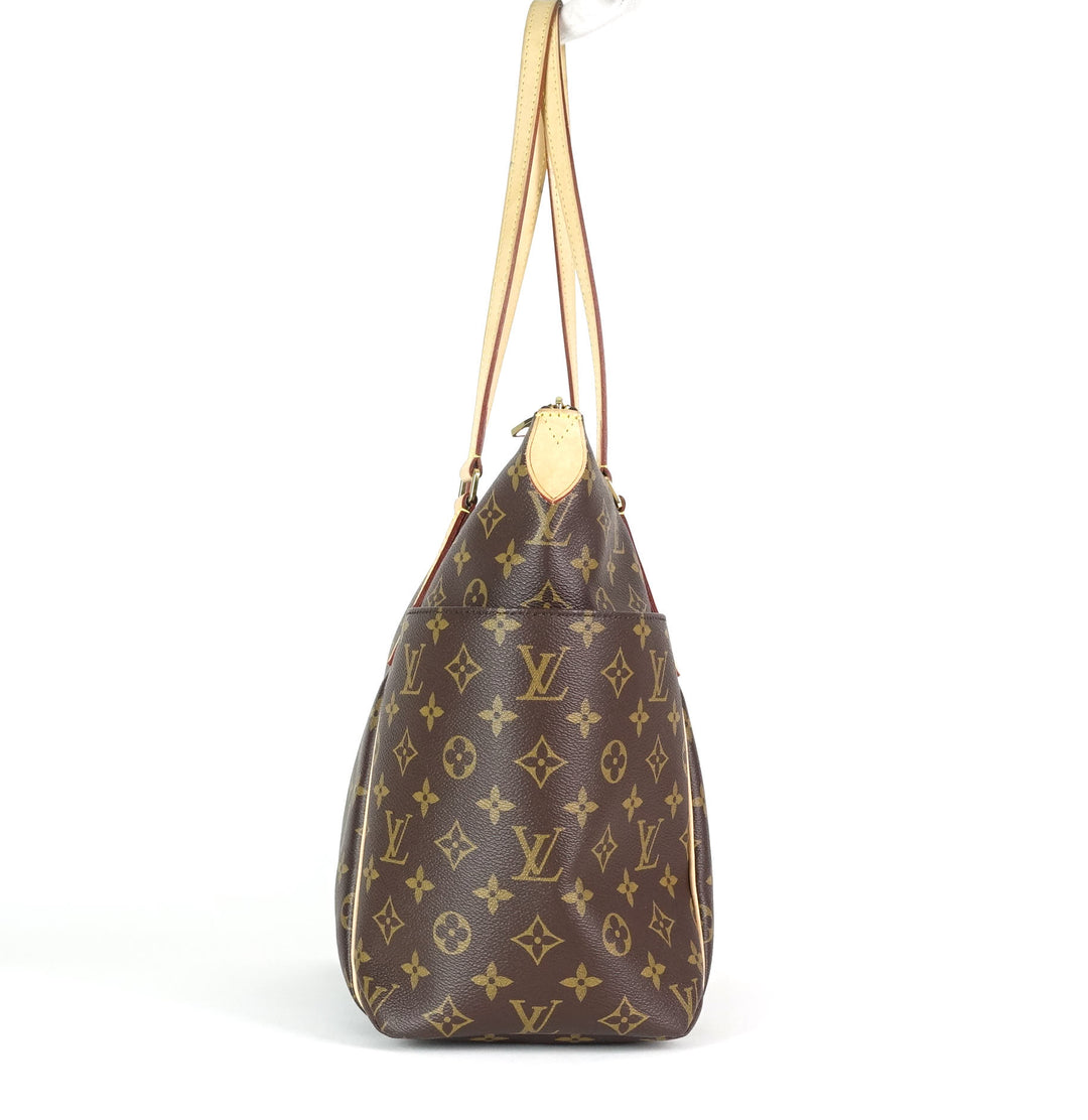 totally mm monogram canvas shoulder bag