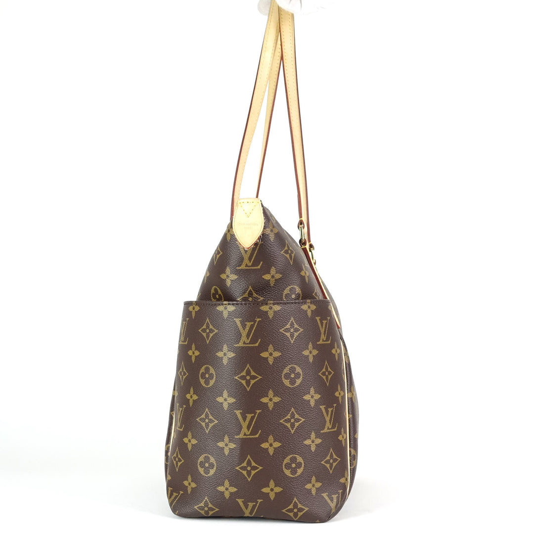 totally mm monogram canvas shoulder bag