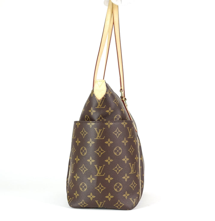 totally mm monogram canvas shoulder bag