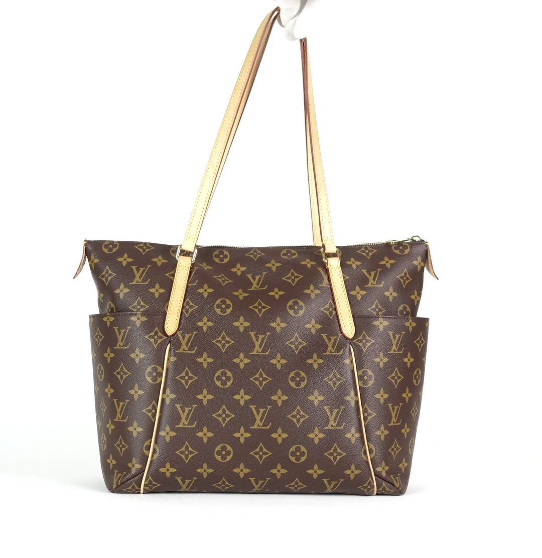 totally mm monogram canvas shoulder bag