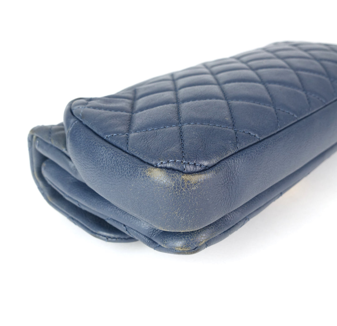 cc crown quilted leather shoulder bag