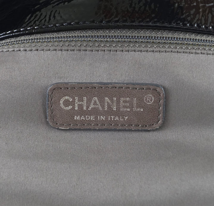 graphic edge patent vinyl shoulder bag