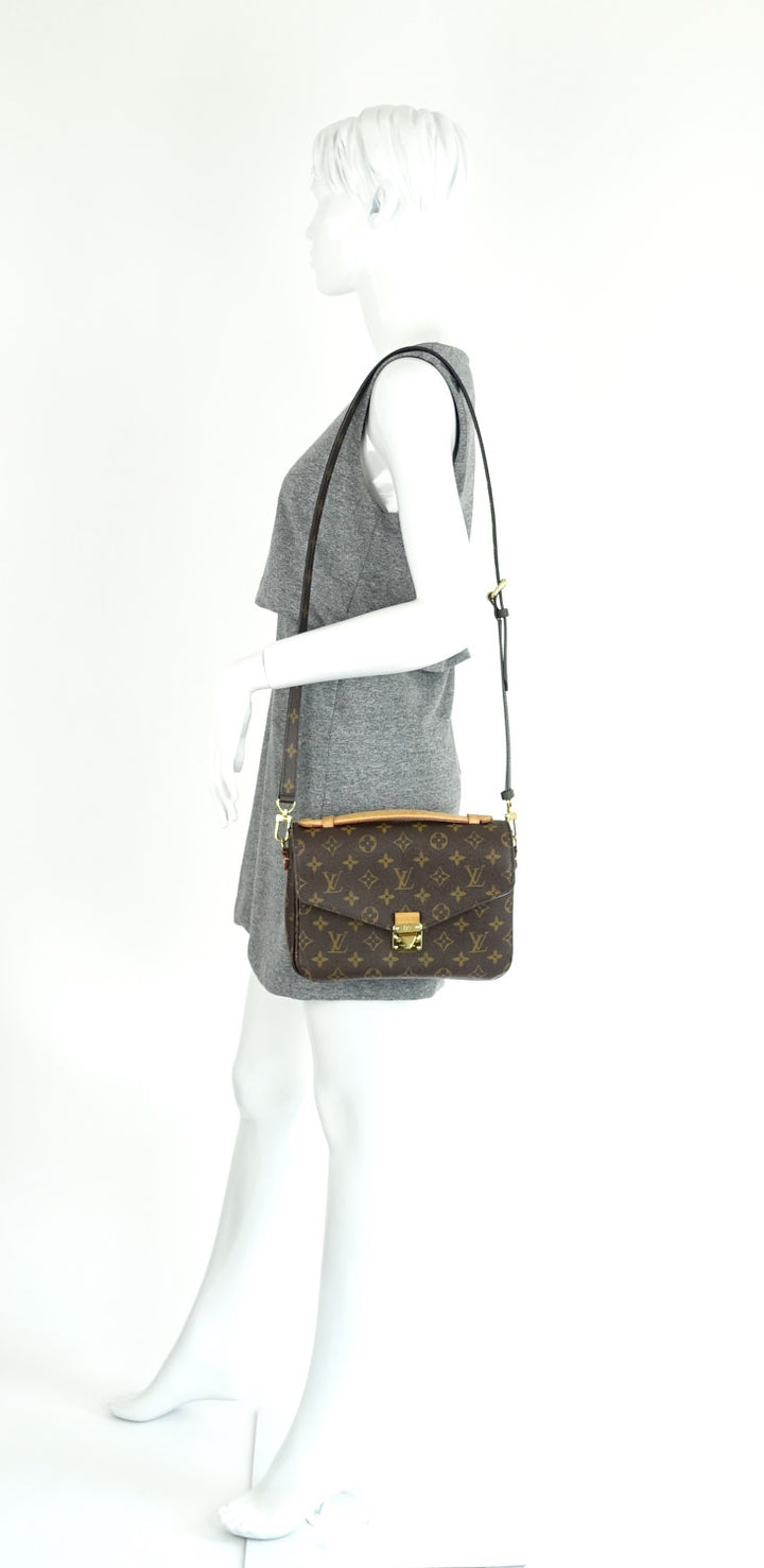 pochette metis monogram canvas shoulder bag