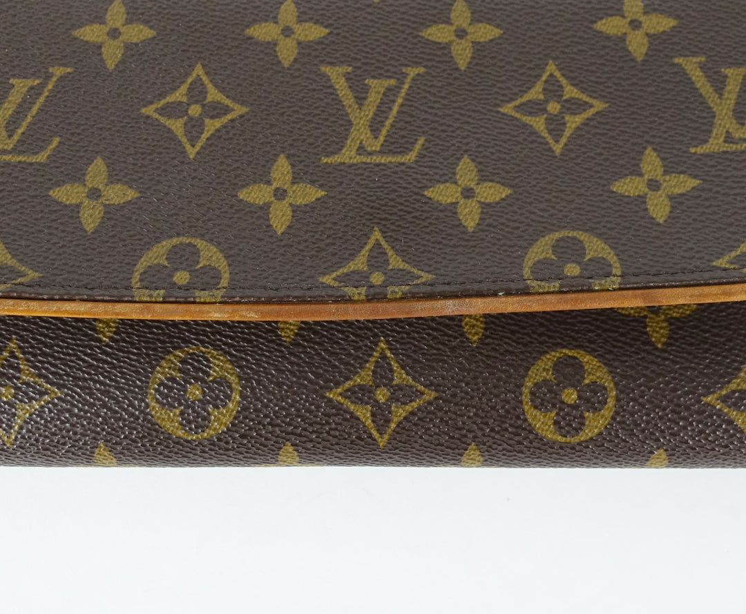 pochette twin gm monogram canvas shoulder bag